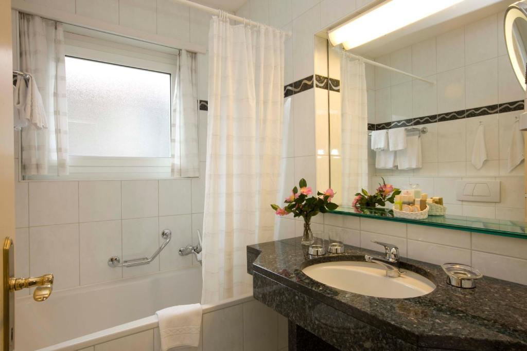 Romantik Hotel Castello Seeschloss Ascona Room photo